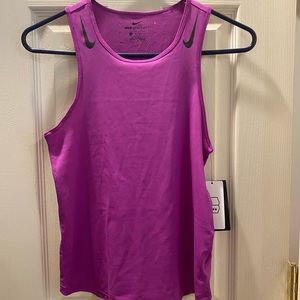 Nike aeroswift tank